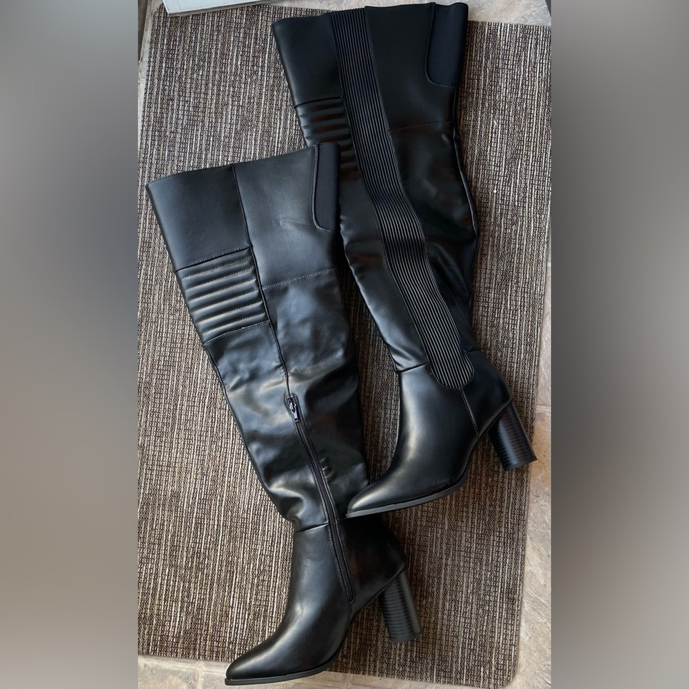 Black Knee-High Heeled Boots